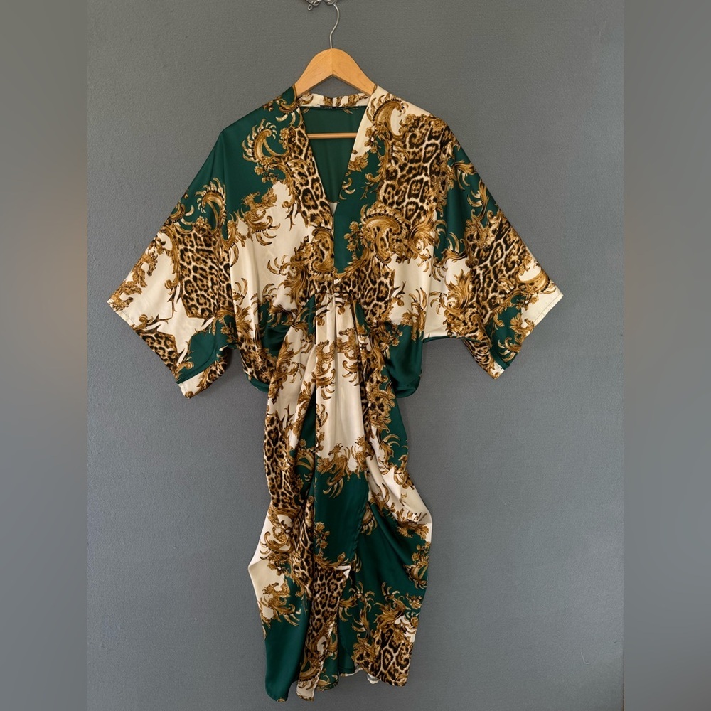 Sam & Lili Paris Resort Kimono Wrap Dress Baroque Leopard Green - Picture 5 of 12